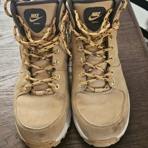 Mens nike Manoa boots size 8